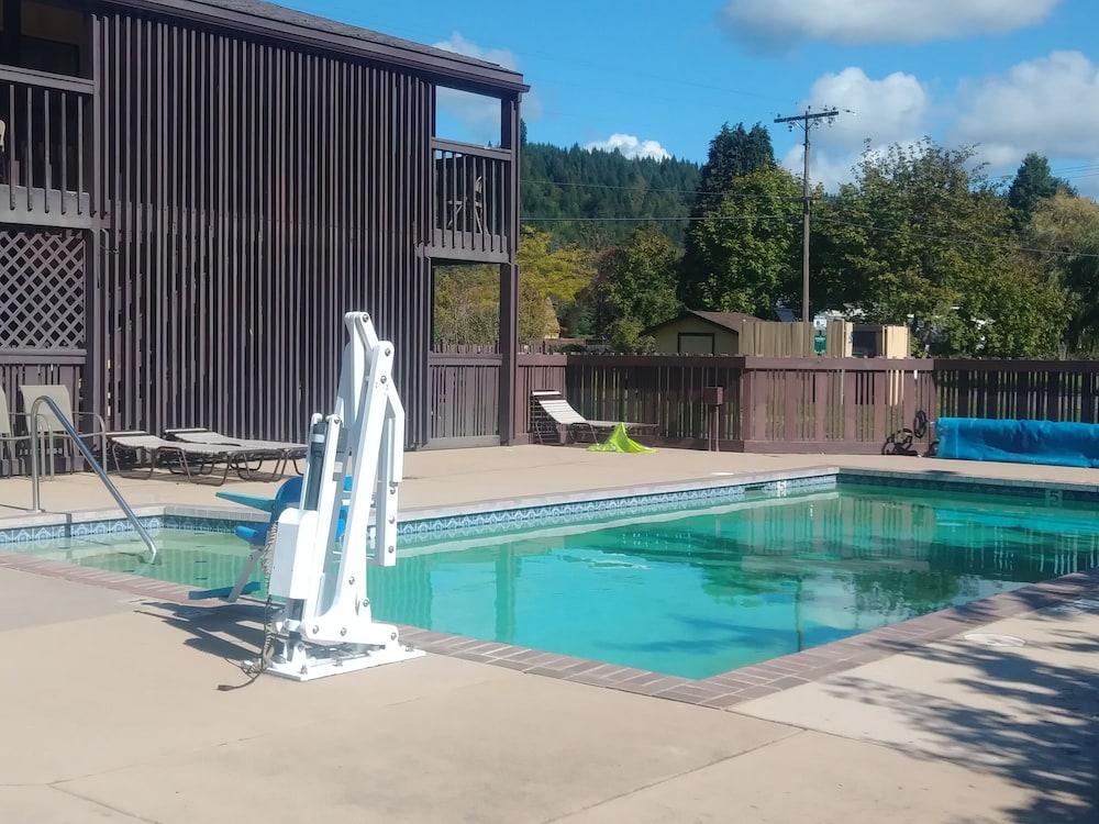 Oakridge Inn & Suites المظهر الخارجي الصورة