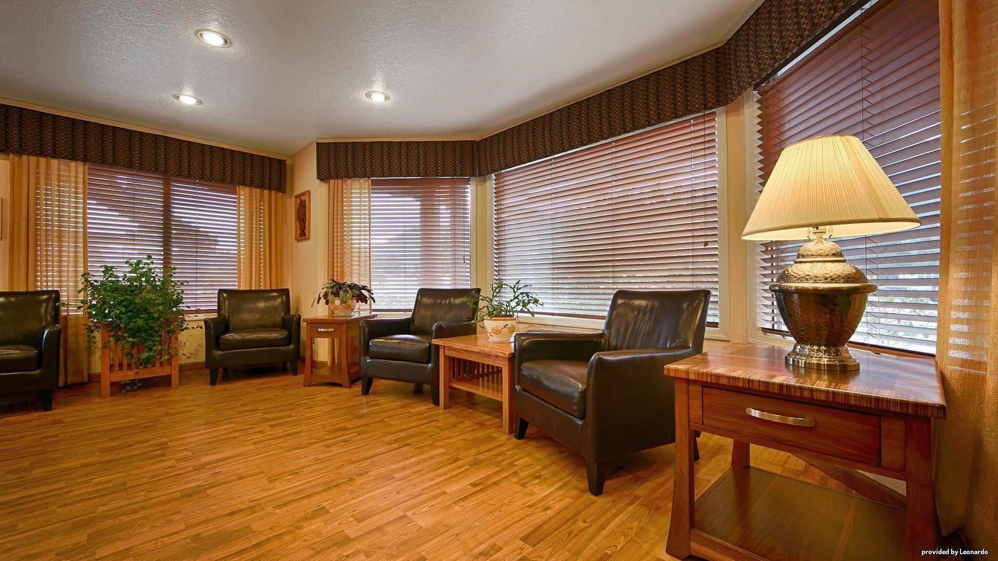 Oakridge Inn & Suites المظهر الخارجي الصورة
