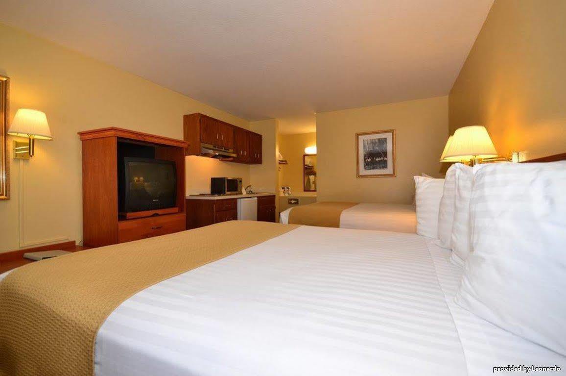 Oakridge Inn & Suites الغرفة الصورة