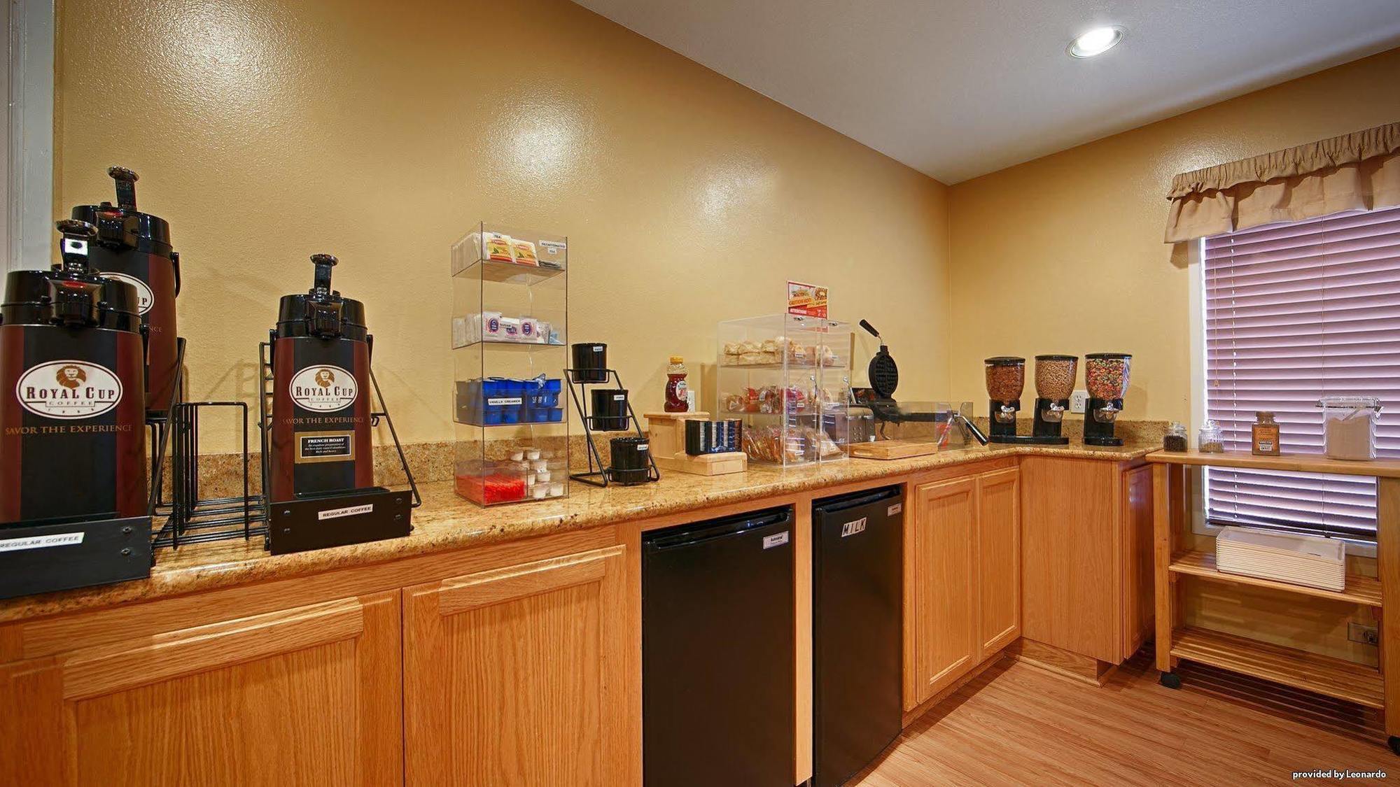 Oakridge Inn & Suites المظهر الخارجي الصورة